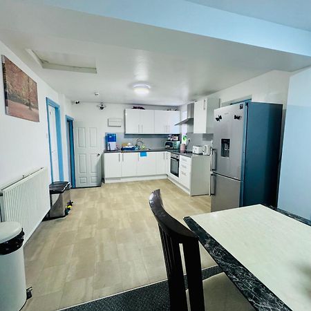 Unique Private Rooms 볼턴 외부 사진