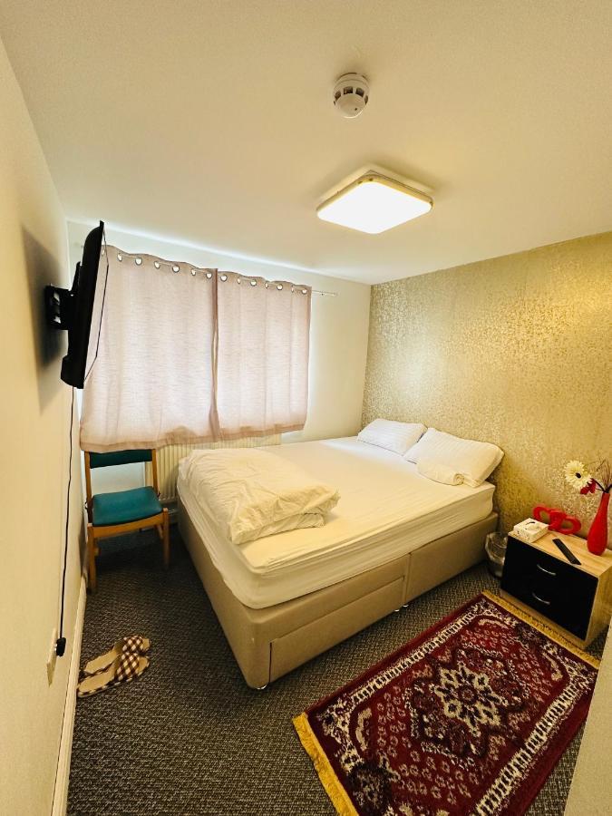 Unique Private Rooms 볼턴 외부 사진