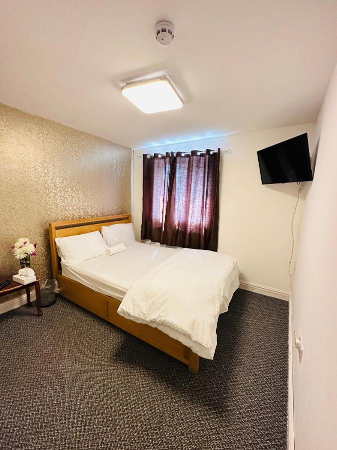 Unique Private Rooms 볼턴 외부 사진