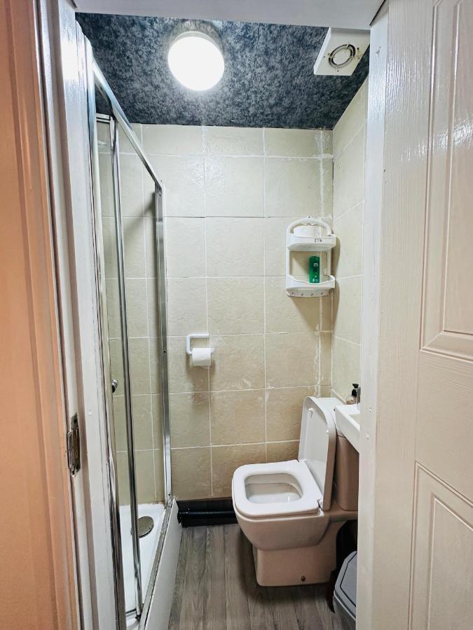 Unique Private Rooms 볼턴 외부 사진