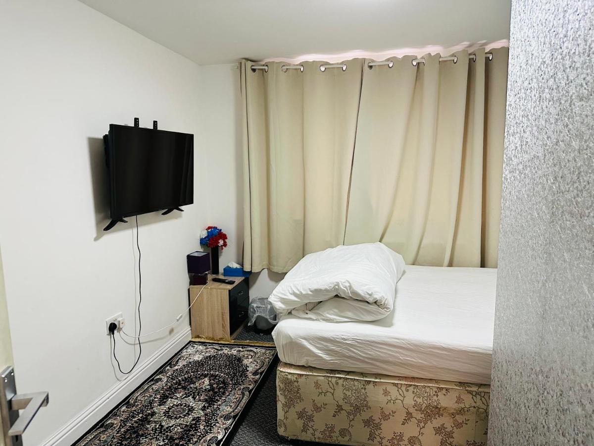 Unique Private Rooms 볼턴 외부 사진