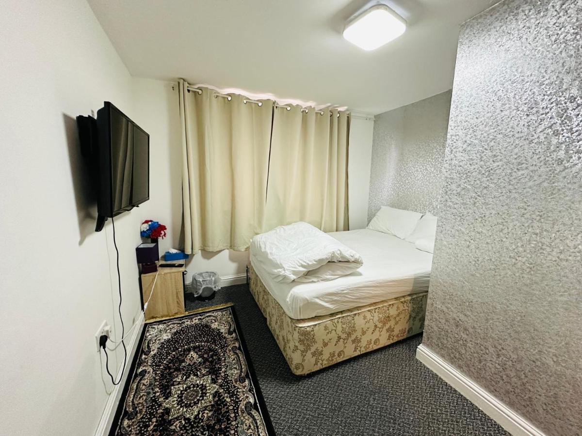 Unique Private Rooms 볼턴 외부 사진