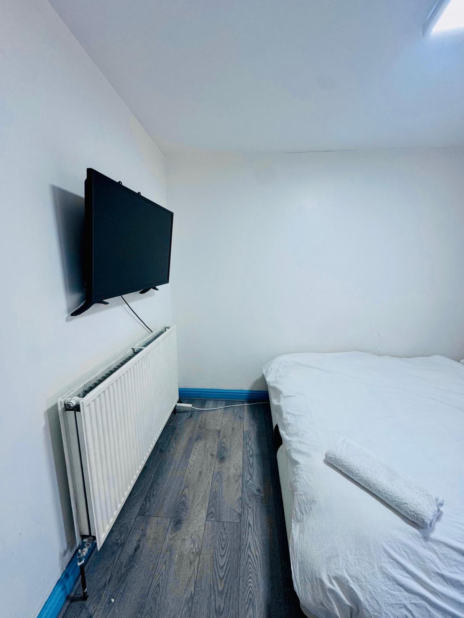 Unique Private Rooms 볼턴 외부 사진