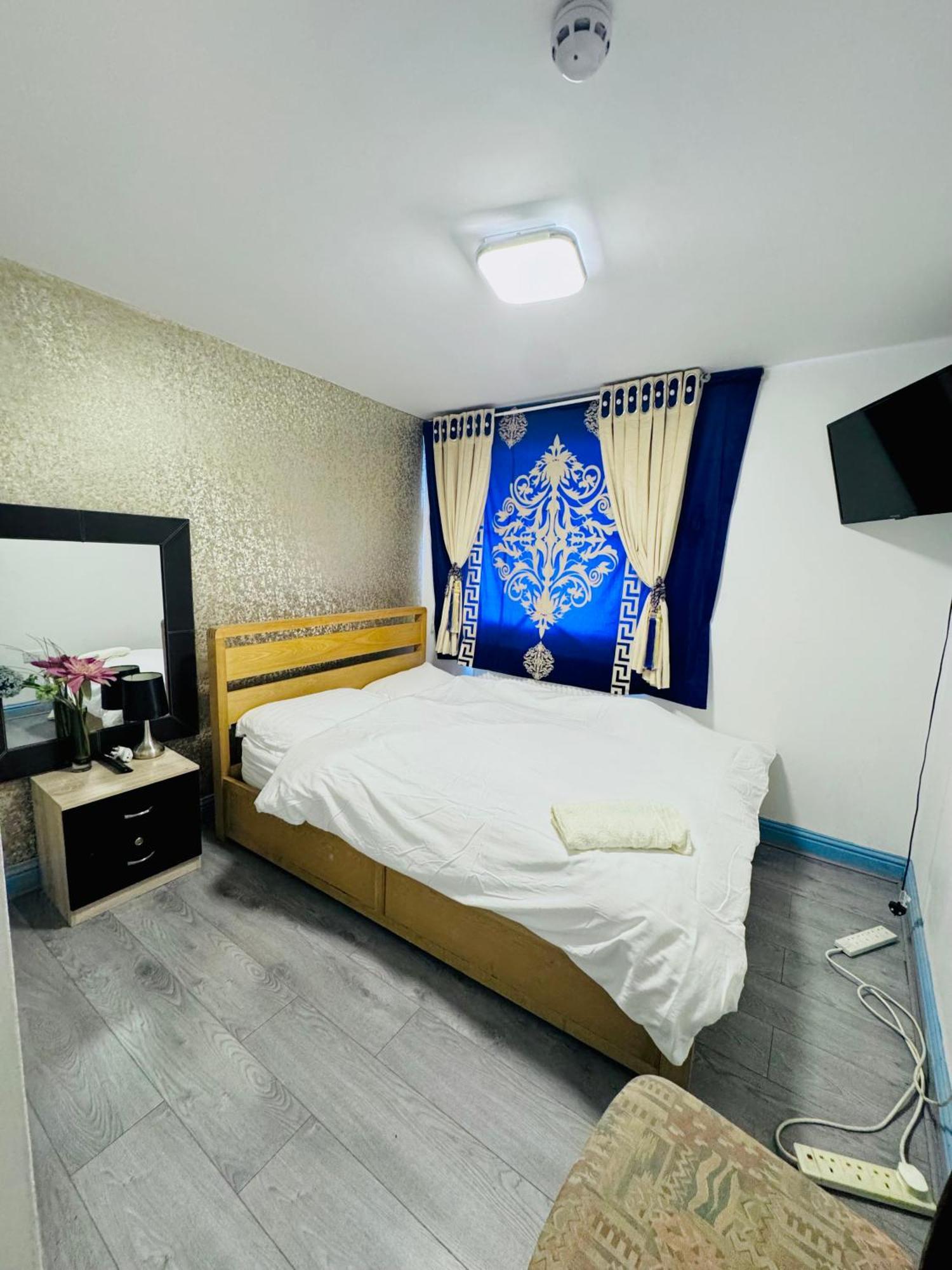 Unique Private Rooms 볼턴 외부 사진
