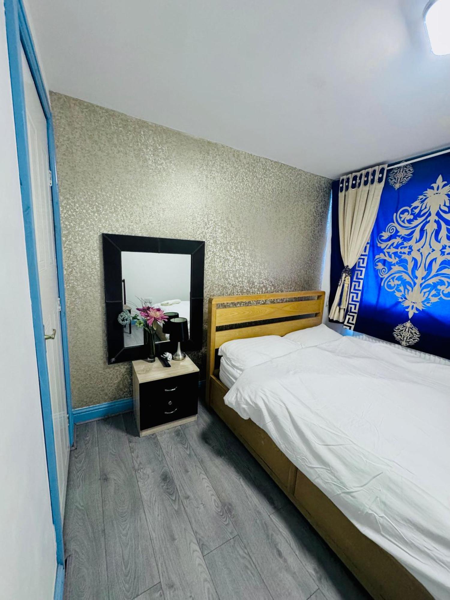 Unique Private Rooms 볼턴 외부 사진