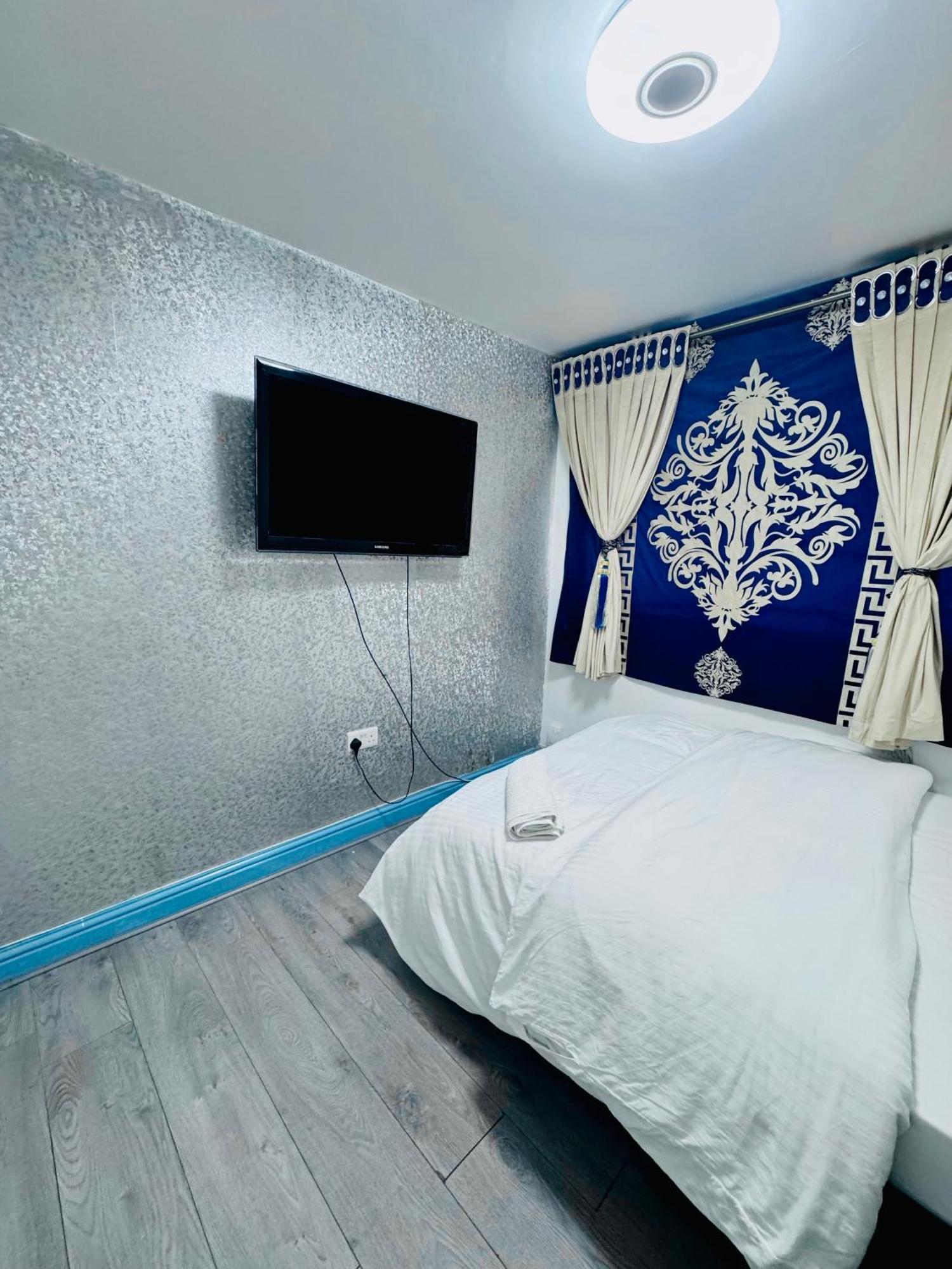 Unique Private Rooms 볼턴 외부 사진