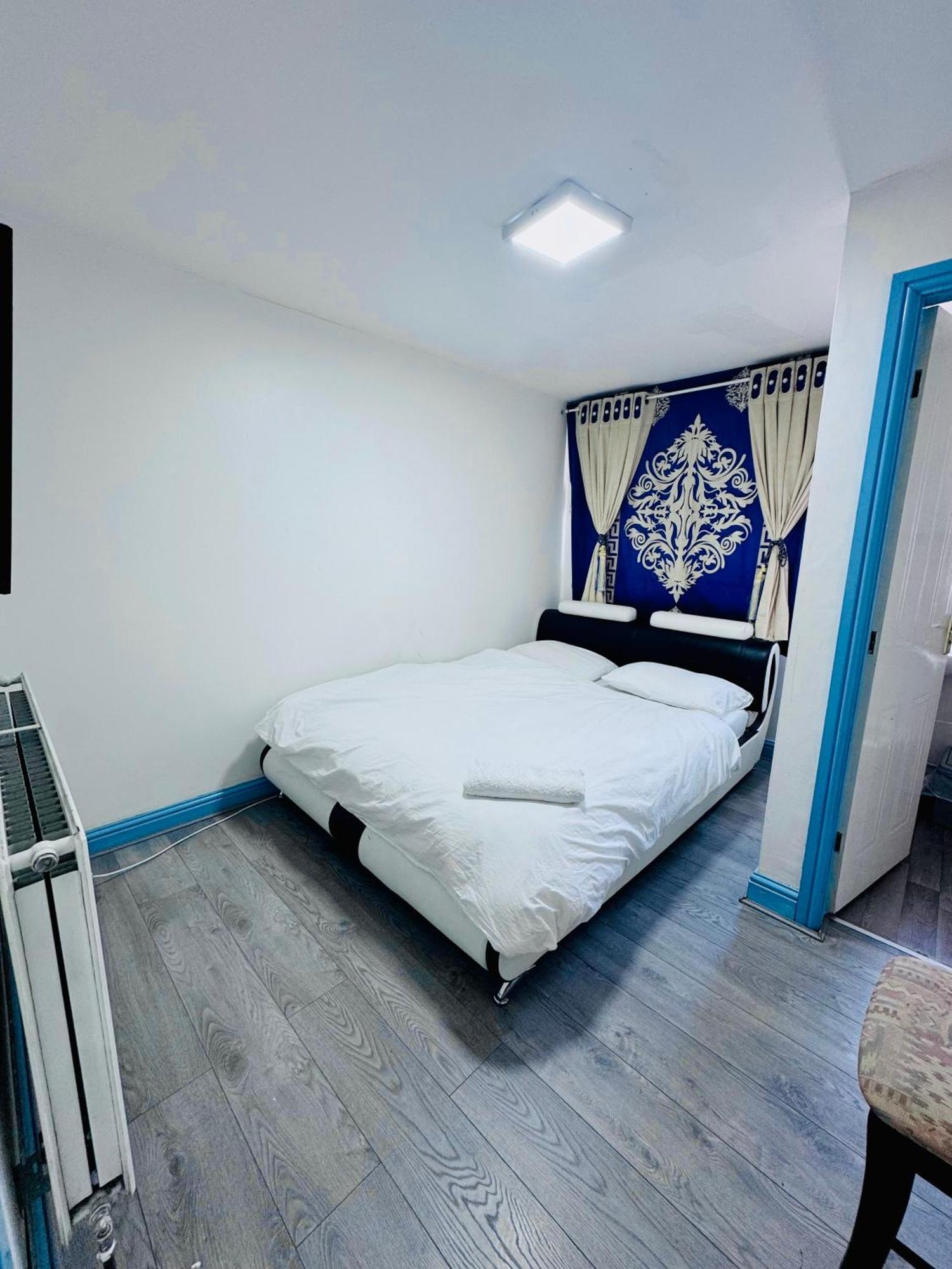 Unique Private Rooms 볼턴 외부 사진