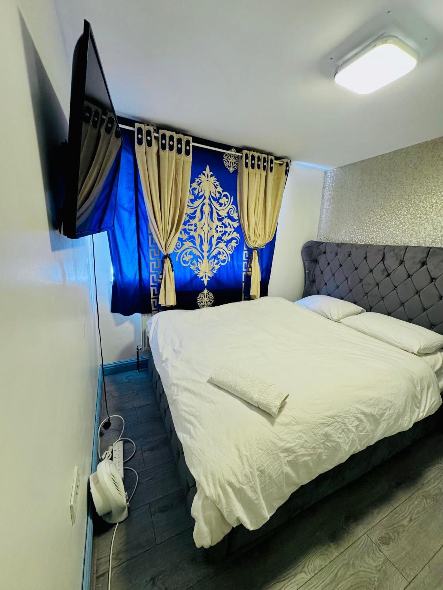 Unique Private Rooms 볼턴 외부 사진