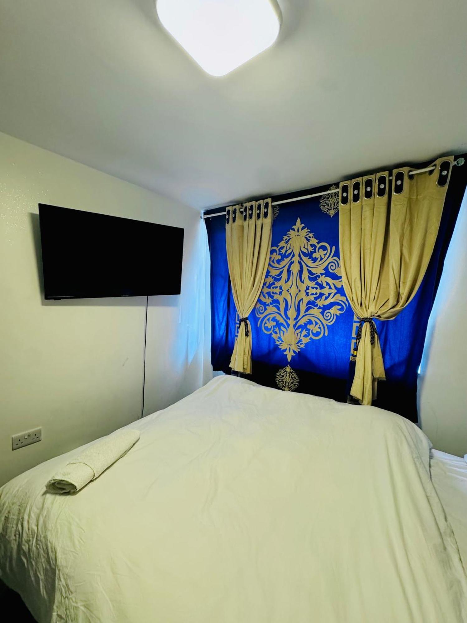 Unique Private Rooms 볼턴 외부 사진