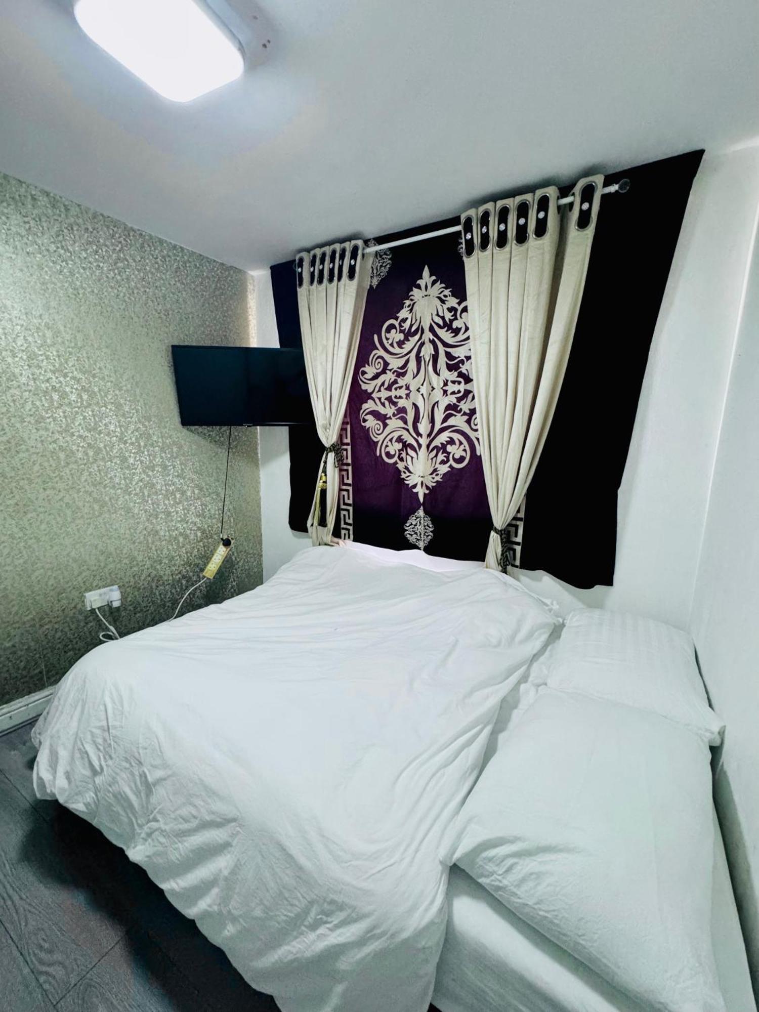 Unique Private Rooms 볼턴 외부 사진