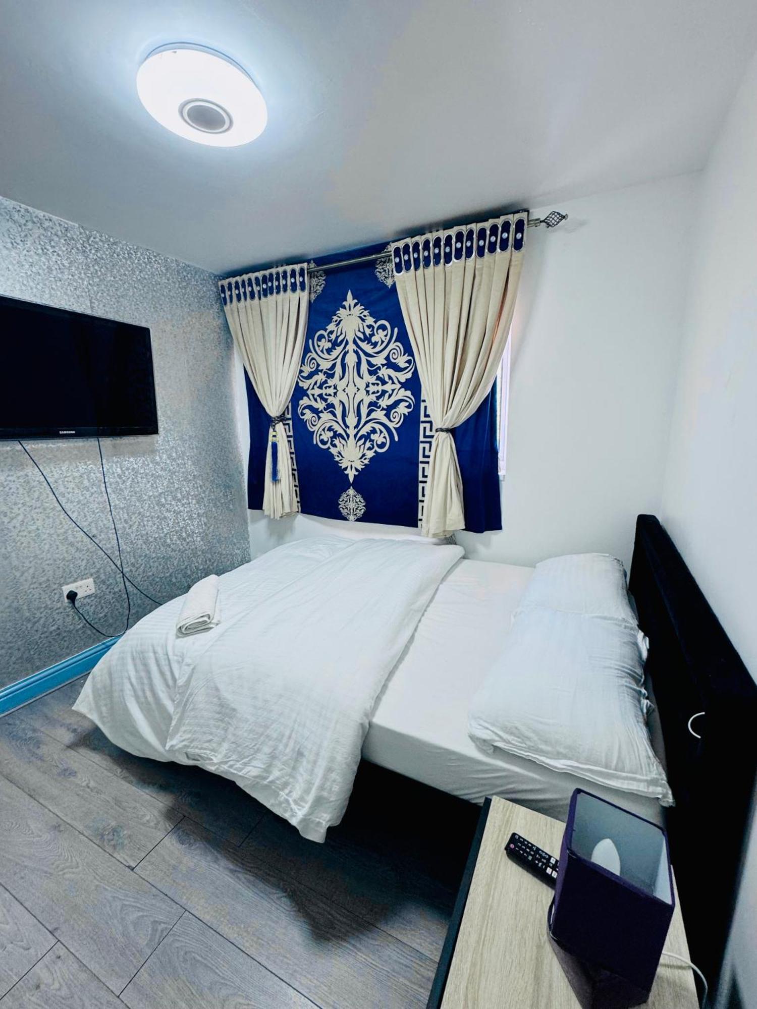 Unique Private Rooms 볼턴 외부 사진