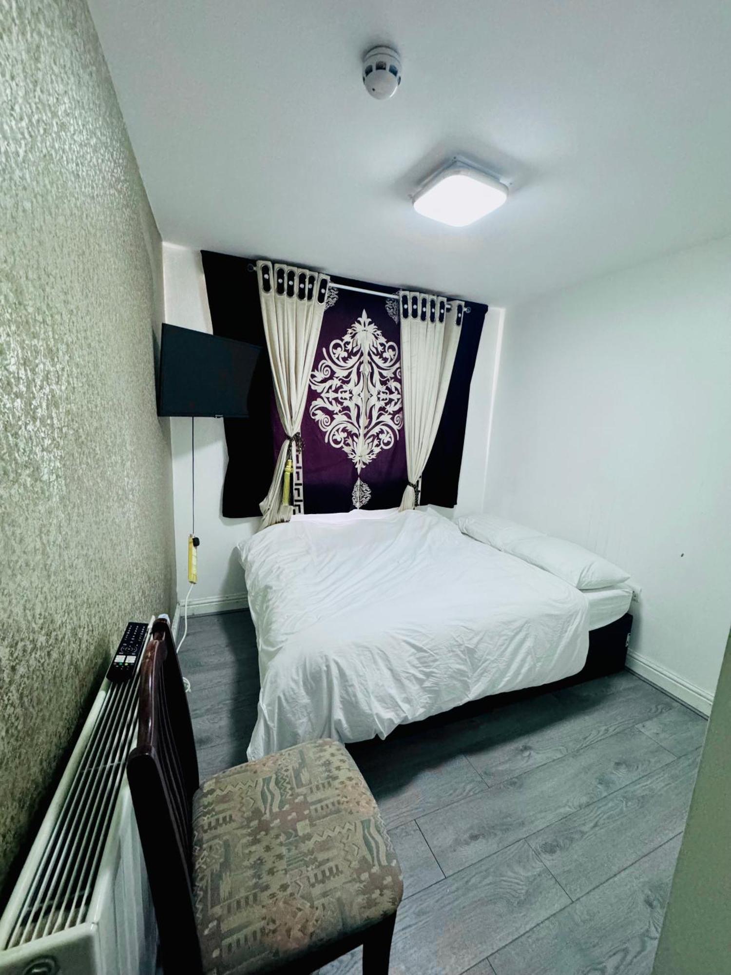 Unique Private Rooms 볼턴 외부 사진